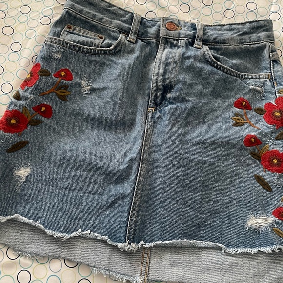 Bundle 2 for $10 - Zara Embroidered Denim Skirt XS - Picture 1 of 8